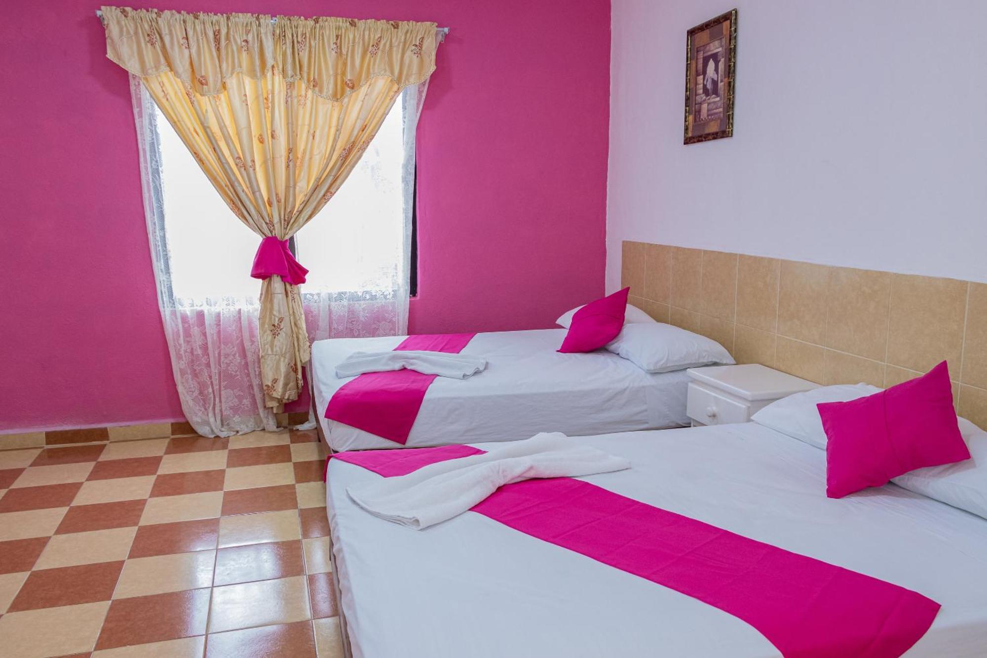 Hotel Oyo Marias,aeropuerto Internacional De 3*