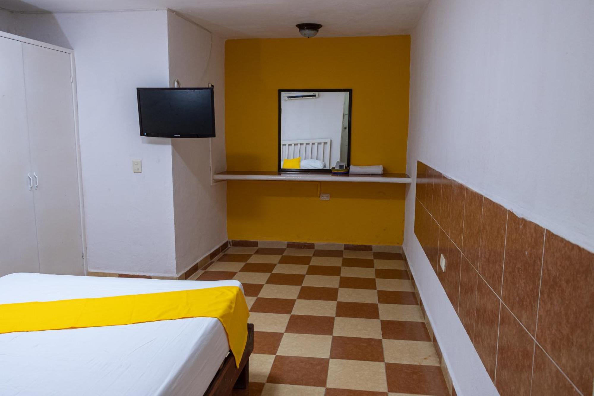 Hotel Oyo Marias,aeropuerto Internacional De 3*