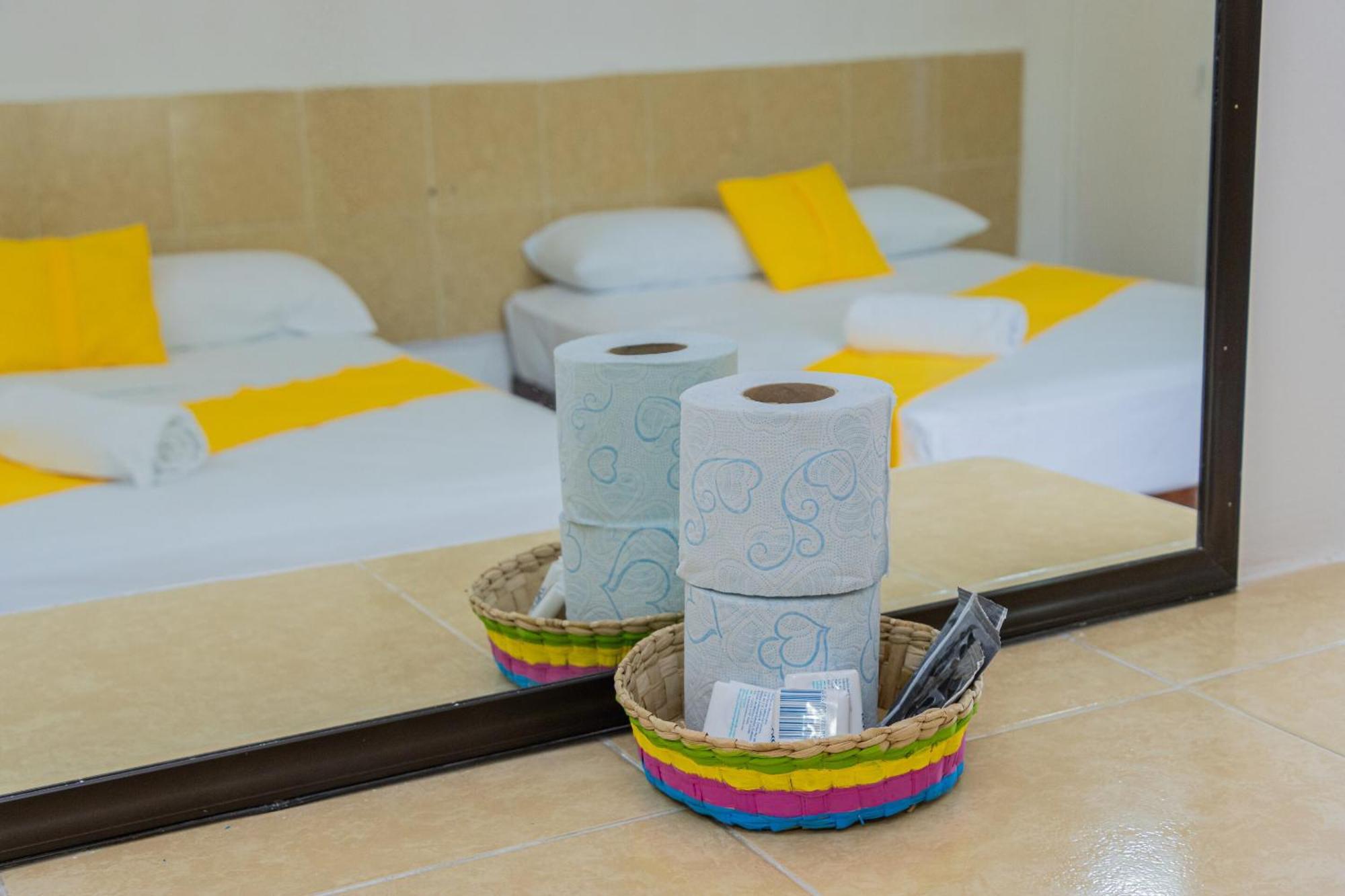 Hotel Oyo Marias,aeropuerto Internacional De 3*