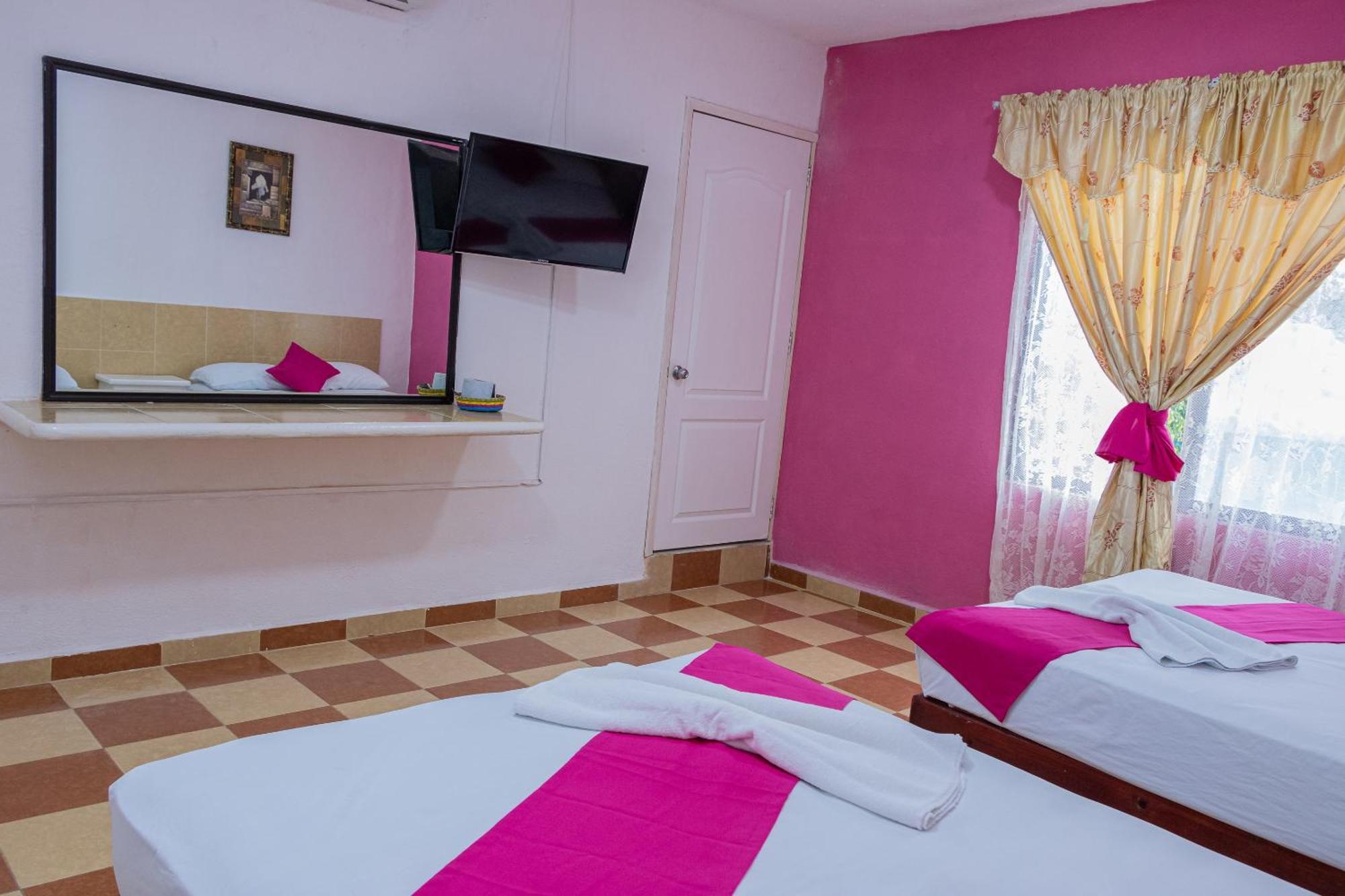 Hotel Oyo Marias,aeropuerto Internacional De 3*